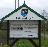 Eingangsschild zum Lilienhof